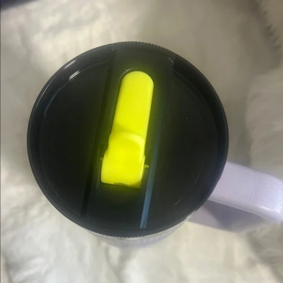 Stanley Lavender Insulated Quencher Tumbler with Handle - Picture 3 of 4